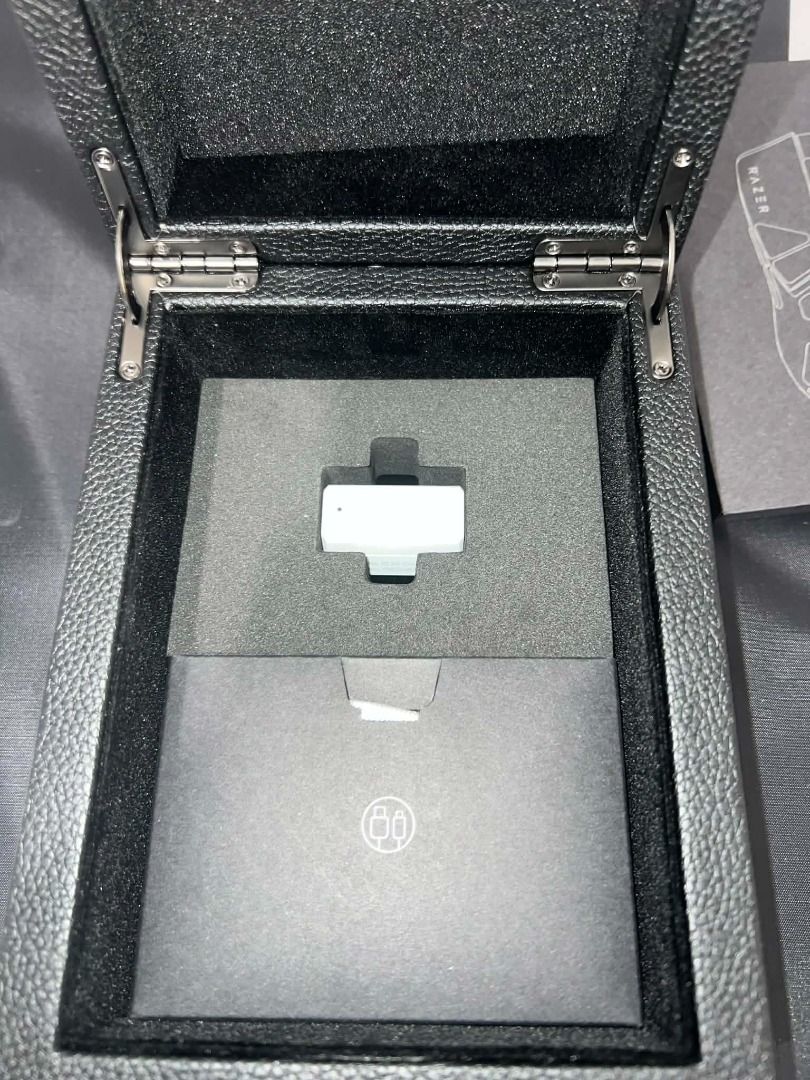 Razer Viper Mini Signature Edition Gaming Mouse - White (Category: Mouse & Mousepads) located in Manila. Submitted by borlicks (Listing ID 1437092449, Image 3). Description: Razer Viper Mini Signature Edition - White - Complete and unused inclusions (cleaning cloth, extra grip tapes, etc) - Cable never brought of the box, only mouse and receiver used - Bought December 2024 from Razer Website - 9/10 condition - Replaced stock skates with Obsidian 