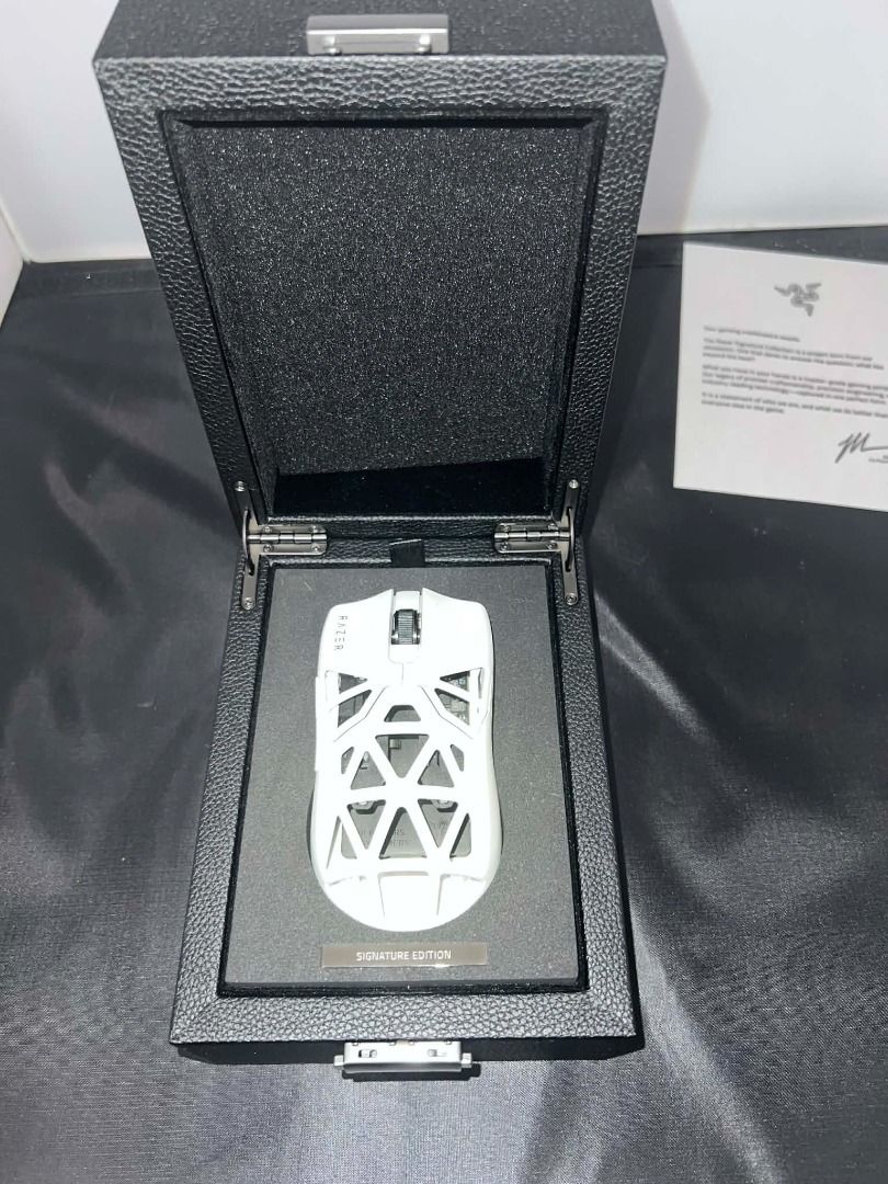 Razer Viper Mini Signature Edition Gaming Mouse - White (Category: Mouse & Mousepads) located in Manila. Submitted by borlicks (Listing ID 1437092449, Image 1). Description: Razer Viper Mini Signature Edition - White - Complete and unused inclusions (cleaning cloth, extra grip tapes, etc) - Cable never brought of the box, only mouse and receiver used - Bought December 2024 from Razer Website - 9/10 condition - Replaced stock skates with Obsidian 