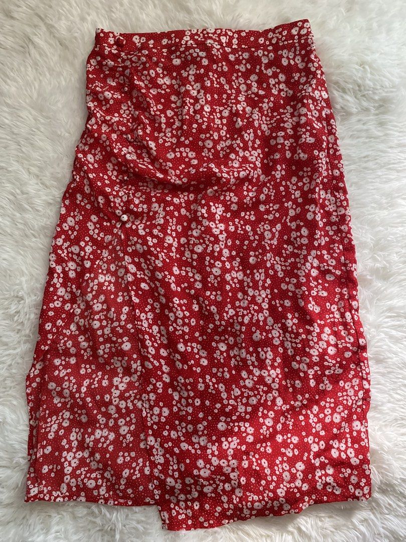 Red Floral Midi Skirt (Category: Skirts) located in Makati City. Submitted by valerie.as (Listing ID 1437104777, Image 2). Description: - waist: 28-29 inches - length: 29 inches - Red midi skirt - White floral pattern - Side slit detail - Button accents - Lightweight fabric.