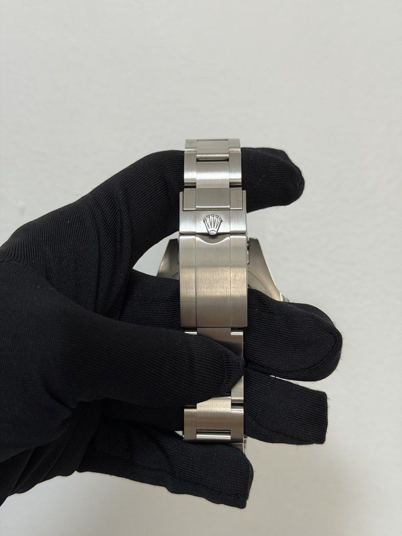 Rolex Explorer II Polar (Category: Luxury Watches) located in Manila. Submitted by rhyswatchph (Listing ID 1414579526, Image 3). Description: Rolex Explorer 2 Polar 42mm 216570 Full set 2018 Condition 9.8/10 San Juan City / New Manila QC.