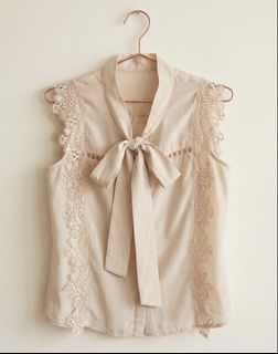 (Category: ) located in . Submitted by muse.closet (Listing ID 1435836151, Image 1). Description: .