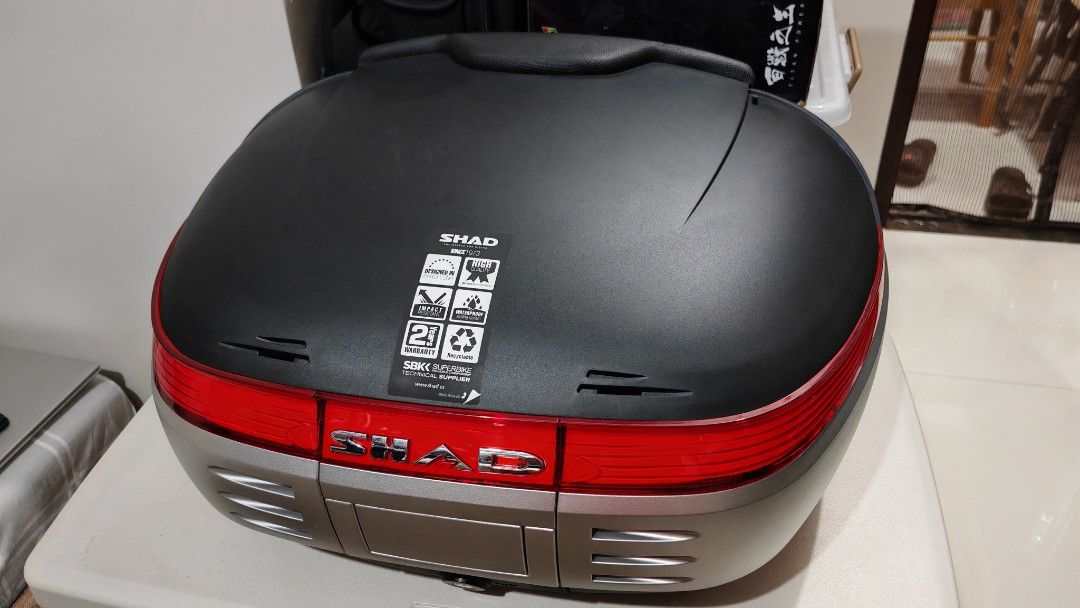 Shad SH50 (Category: Helmets and other Riding Gears) located in Quezon City. Submitted by simatar1 (Listing ID 1437042136, Image 1). Description: For sale never been used, good as new Shad SH50 top box..