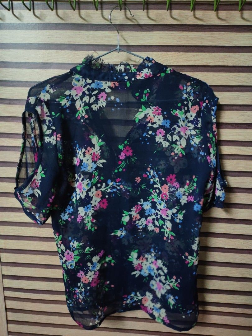 Shapes Floral Navy Blue Blouse (Category: Blouses) located in Makati City. Submitted by mybentables (Listing ID 1437158054, Image 3). Description: - Navy blue blouse - Floral pattern - V-neck design - Short sleeves - Sheer fabric - Tag visible in photos -Fits medium to large.