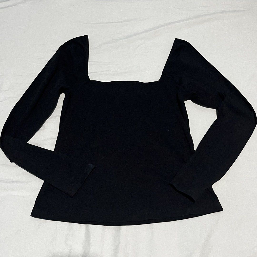 SHEIN Black Square Neck Long Sleeve Top (Category: Blouses) located in Santa Rosa. Submitted by micstuff (Listing ID 1437186007, Image 1). Description: - SHEIN black long-sleeved top - Size: L - Features a square neckline.