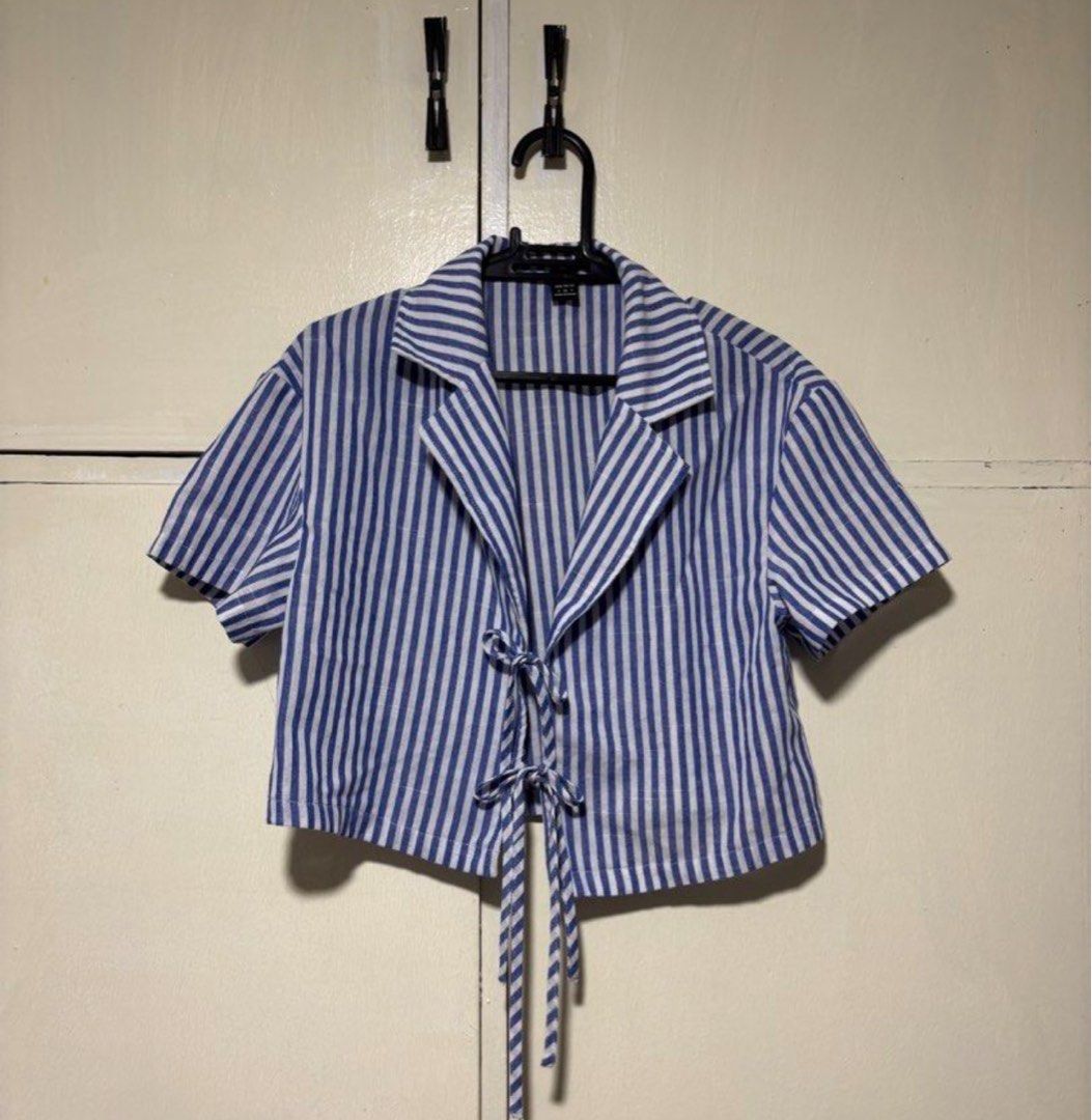 Shein Polo Crop Top (Category: Blouses) located in Tarlac. Submitted by _annedeclutters (Listing ID 1437180672, Image 1). Description: Small on tag but can fit up to medium -bought it online but wasn’t able to use it .