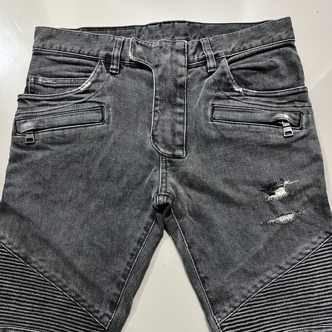 (SOLD) SS2015 BALMAIN DISTRESSED BIKER JEANS (Category: Luxury Apparel) located in Cagayan de Oro. Submitted by middlesosa (Listing ID 1437181425, Image 3). Description: SS2015 BALMAIN DISTRESSED BIKER JEANS SIZE 28 - 32 FITTINGS WAIST - 16 inches LENGTH - 37 inches INSEAM - 26 inches LEG OPENING - 6 inches THIGH - 9 inches RISE - 10 inches MADE IN JAPAN 10k pesos.
