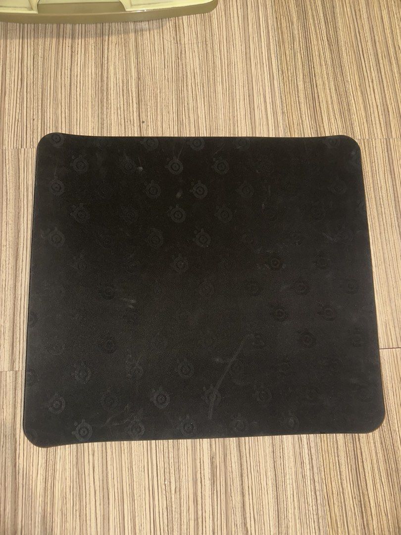 Steelseries QCK Heavy Pro Gaming Mousepad (PN63008) (Category: Mouse & Mousepads) located in Cavite. Submitted by bauluzadas (Listing ID 1437165297, Image 3). Description: ￼Steelseries QCK Heavy Pro Gaming Mousepad (PN63008) SIZE L acquired last dec and late jan lang huling gamit ko dito before itambak sa closet stains lang issue but doesn’t affect performance, still fresh pa and kakalinis lang gamit lint roller! doesn’t come with box unfortunate