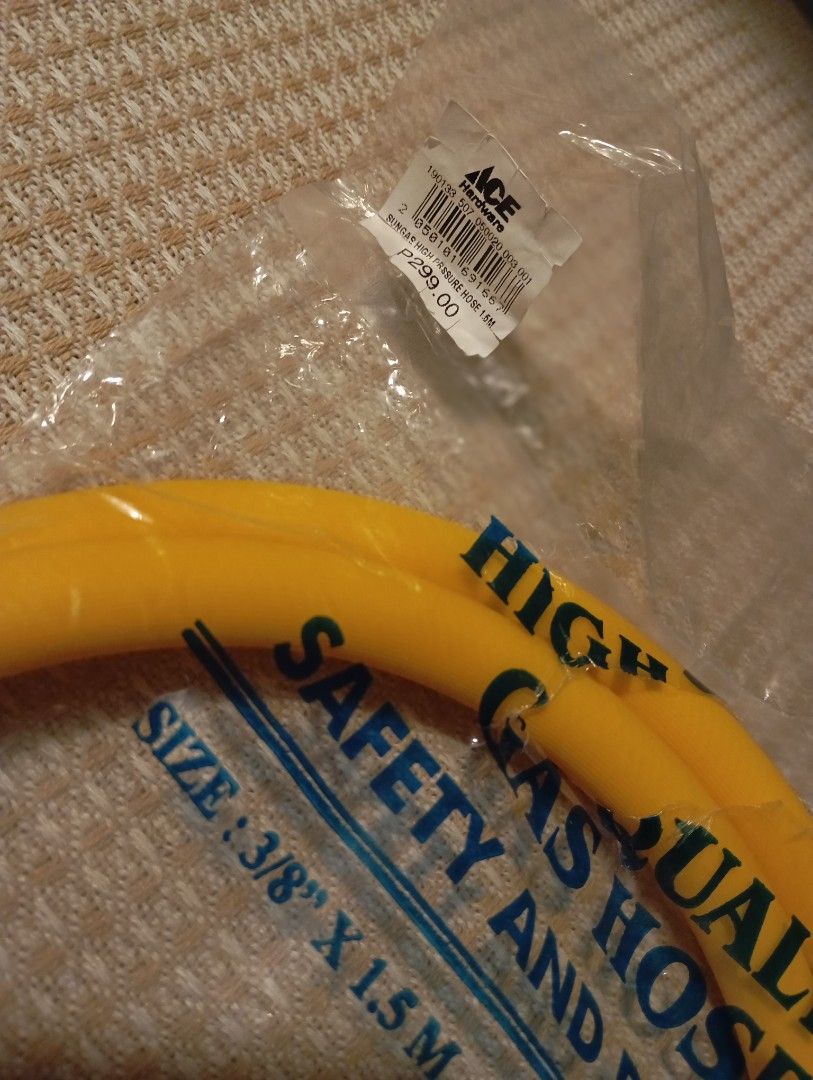 Sungas High Quality Gas Hose (Category: Bathroom & Kitchen Fixtures) located in Valenzuela. Submitted by shoppedemiel (Listing ID 1437044605, Image 3). Description: - Brand new Sungas gas hose - Size: 3/8" x 1.5m - High-quality and durable - Safety-focused design - Yellow color - From Solar Gas International - Still in original packaging.