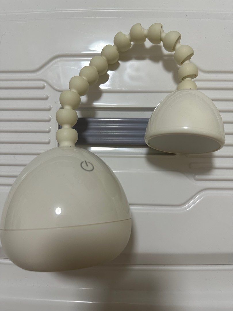 Table Lamp (Category: Lighting) located in Singapore. Submitted by cllllllim (Listing ID 1437166705, Image 1). Description: .