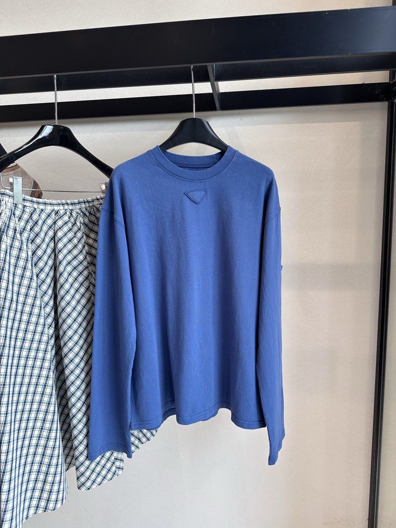 Top okkm2 (Category: Longsleeves) located in Singapore. Submitted by clothesjasmine123 (Listing ID 1437038115, Image 2). Description: .