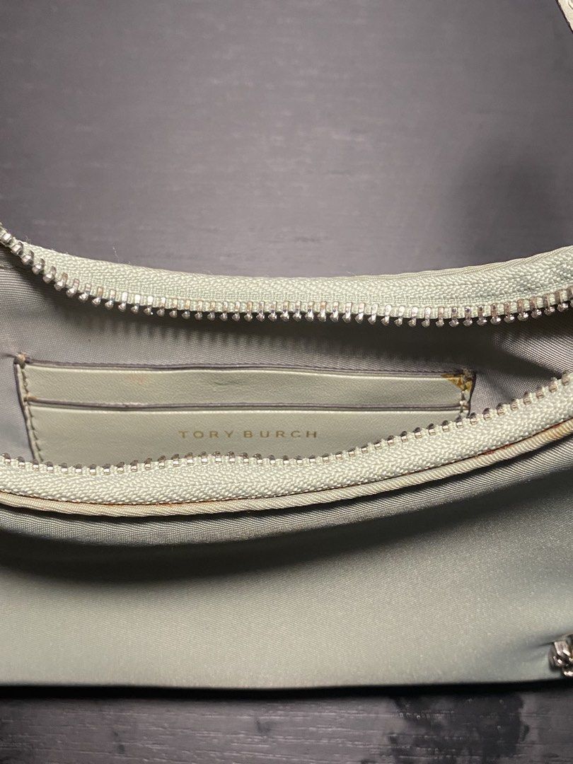 Tory Burch bag (Category: Luxury Bags & Wallets) located in Cagayan de Oro. Submitted by kxela477 (Listing ID 1437105668, Image 2). Description: NO ISSUES! .