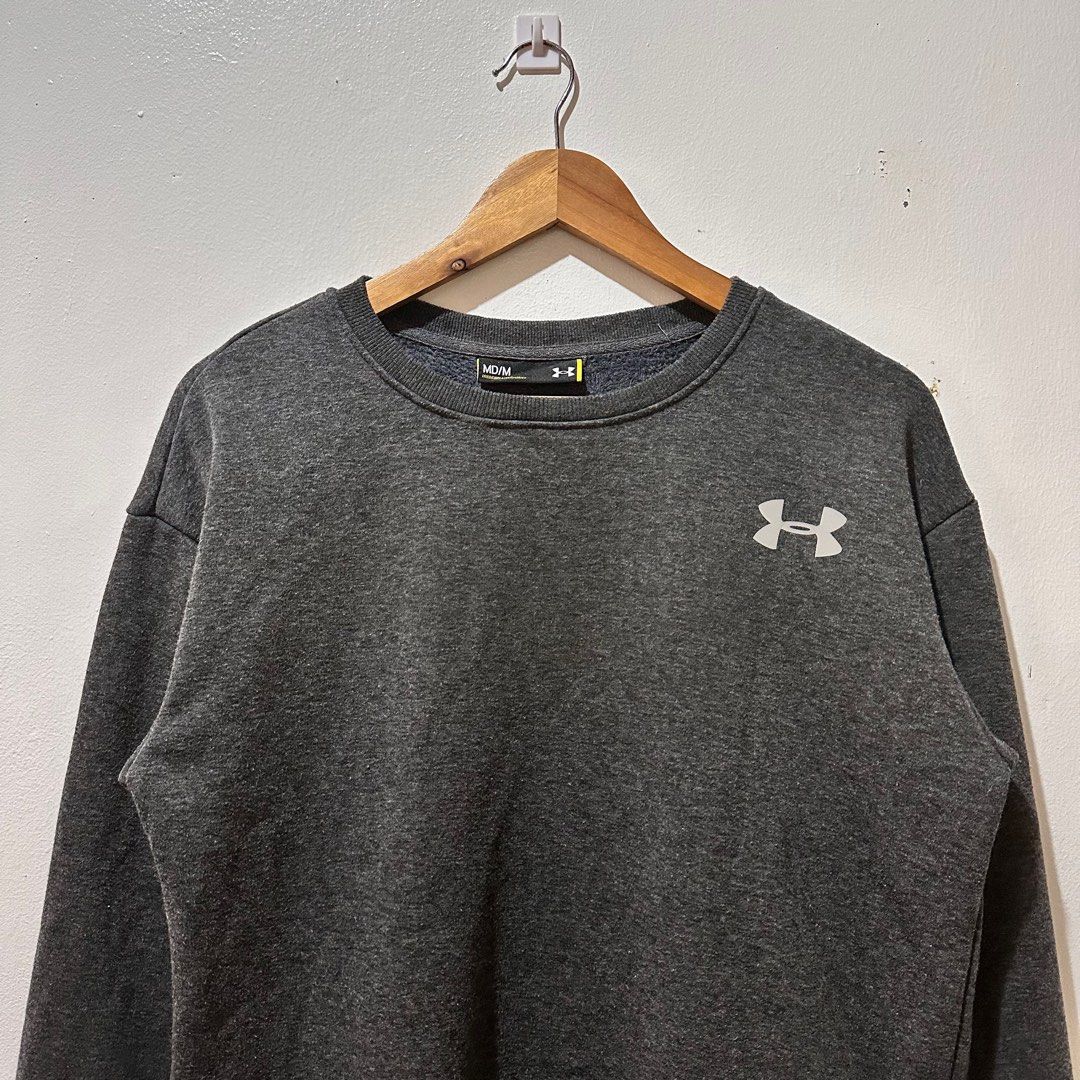 Under Armour Crewneck Sweatshirt (Category: Activewear) located in Irosin. Submitted by kylebri (Listing ID 1437073418, Image 3). Description: Under Armour Crewneck Sweatshirt good as new no issue medium on tag 21W x 27L direct message me ! 📥.
