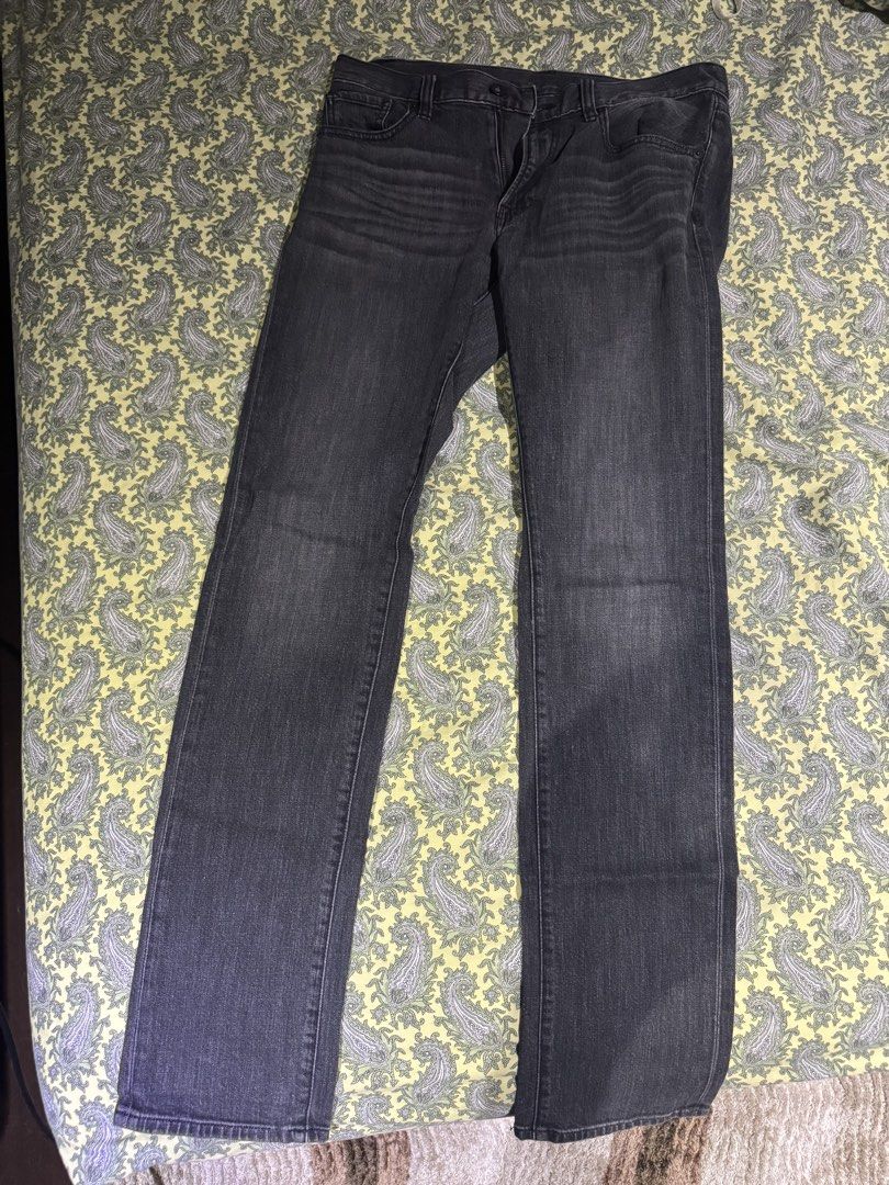 Uniqlo - Skinny Jeans (Category: Jeans) located in Mandaluyong City. Submitted by allen2go (Listing ID 1437176228, Image 1). Description: Uniqlo - Skinny Jeans (31 inch waistline).