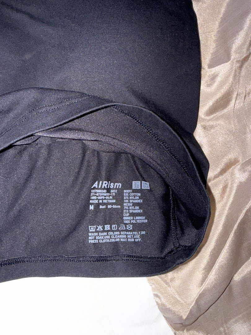 Uniqlo AIRism Strappy Top - Black - Medium (Category: Sleeveless) located in Manila. Submitted by efgm123 (Listing ID 1437021999, Image 2). Description: - Uniqlo AIRism strappy top - Color: Black - Size: Medium .