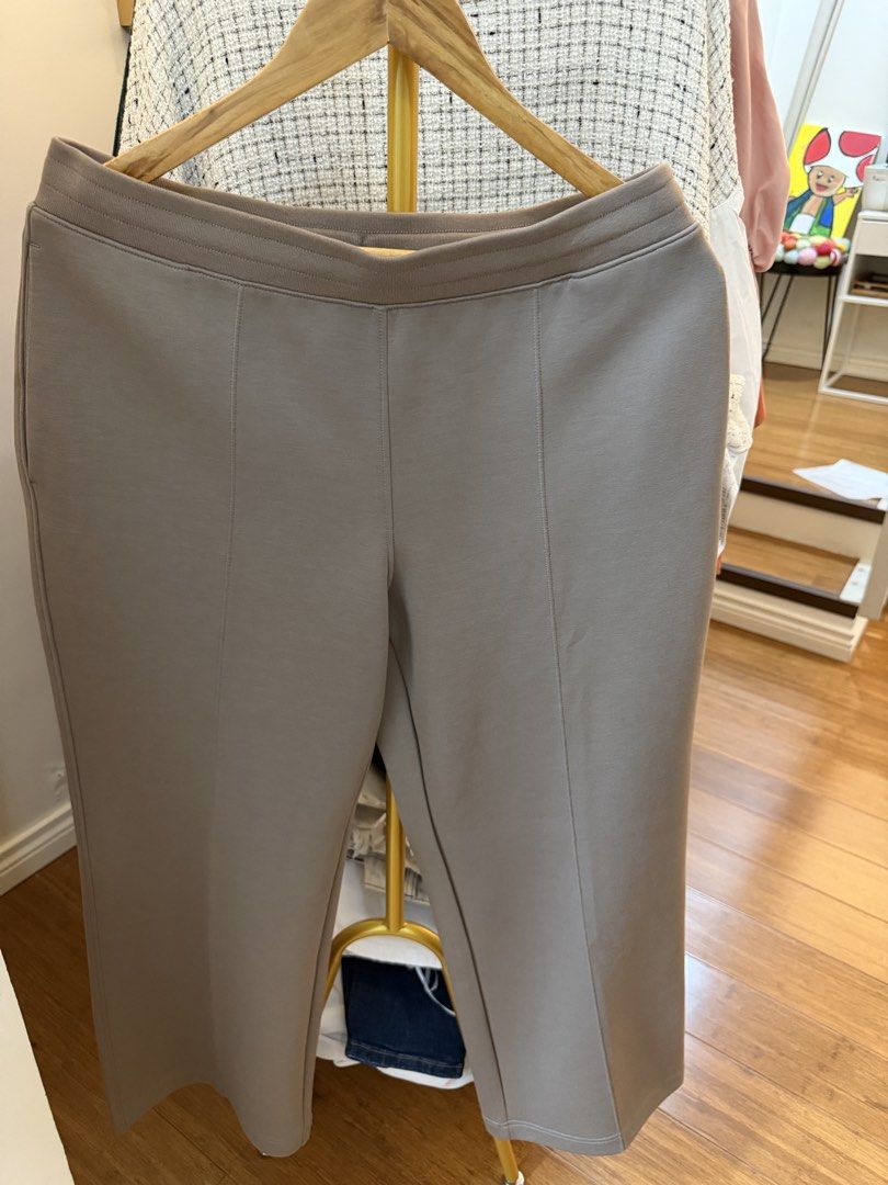 Uniqlo Cropped Pants XL (Category: Other Bottoms) located in Tarlac. Submitted by emoy3 (Listing ID 1437065232, Image 1). Description: - Uniqlo Cropped Pants - Size: XL - Made in Vietnam - Color: Neutral - Waist: 75-81cm - Material: - Body: 80% Recycled Polyester, 15% Rayon, 5% Spandex - Rib: 82% Cotton, 18% Polyester - Pocket Lining: Cotton, Polyester, Rayon.