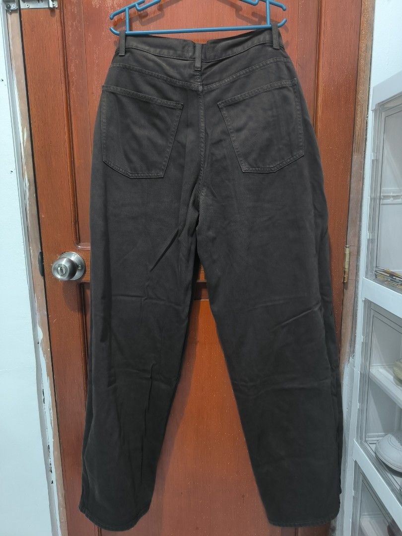 Uniqlo Denim Pleated Pants (Category: Other Bottoms) located in San Pablo. Submitted by moresale (Listing ID 1437052964, Image 3). Description: - Uniqlo dark brown pleated pants - Size 24 on tag, 14.5 inches via tape measure, Length - 40 inches - used only once, almost brand new. Personally owned and bought from UNIQLO PH, not ukay. - RFS - Decluttering. .