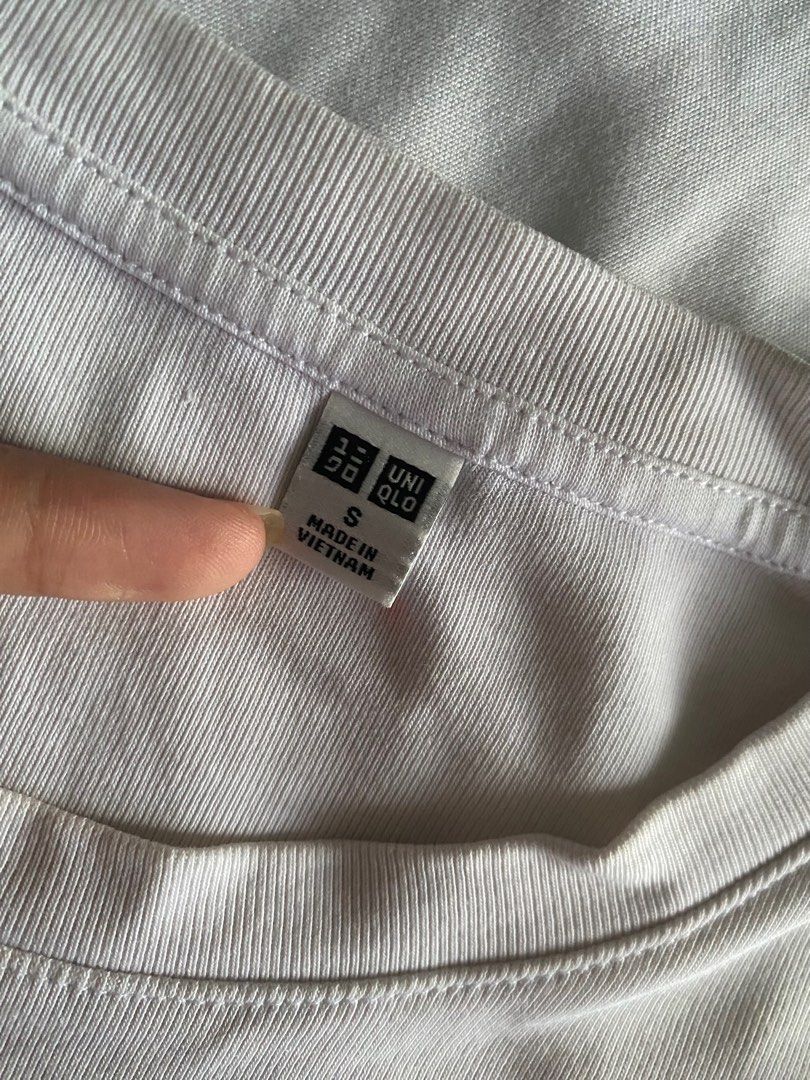 UNIQLO Short Sleeve Top (Category: Shirts) located in Davao. Submitted by deffonot_k (Listing ID 1437091159, Image 2). Description: Size S Fits XS-S RFS: I have two of this exact top Bought for 590.