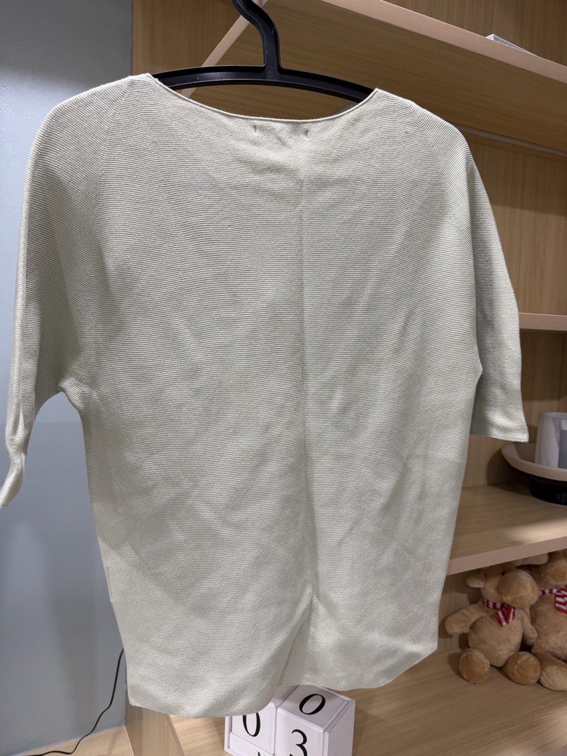 Uniqlo V-Neck Sweater (Category: Coats, Jackets and Outerwear) located in Mandaluyong City. Submitted by jpc0708 (Listing ID 1437133986, Image 3). Description: - Uniqlo V-neck sweater - Light green color - Size: S - Short sleeves - Ribbed texture - Made in China - Length: Approximately 23 inches.