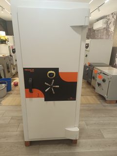 (Category: ) located in . Submitted by 33safetybox (Listing ID 1437123294, Image 1). Description: .