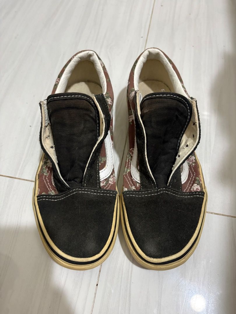 Vans Old Skool Floral Sneakers (Category: Sneakers) located in Quezon City. Submitted by shylemimi (Listing ID 1437117744, Image 2). Description: - Authentic Vans Old Skool floral sneakers - Floral canvas upper - Black suede toe and heel - White side stripe - Off-white soles - Signs of wear on soles and canvas - Vans logo on insole size: US6 in womens. im size 37 and it perfectly fits NEGOTIABLE!! i don’t have the original shoe lace. just need a 