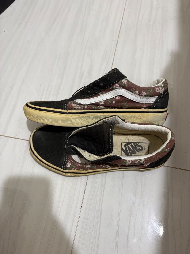 Vans Old Skool Floral Sneakers (Category: Sneakers) located in Quezon City. Submitted by shylemimi (Listing ID 1437117744, Image 1). Description: - Authentic Vans Old Skool floral sneakers - Floral canvas upper - Black suede toe and heel - White side stripe - Off-white soles - Signs of wear on soles and canvas - Vans logo on insole size: US6 in womens. im size 37 and it perfectly fits NEGOTIABLE!! i don’t have the original shoe lace. just need a 