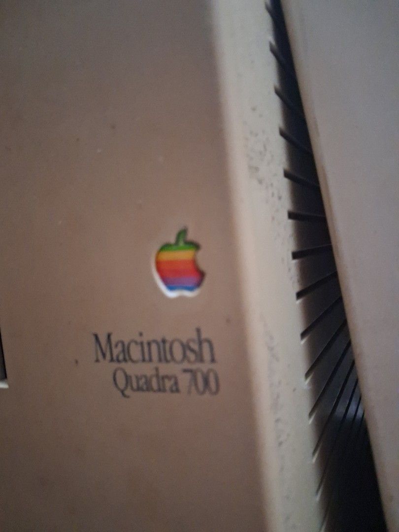 Vintage Apple Macintosh Quadra 700 Computer450239340804188161