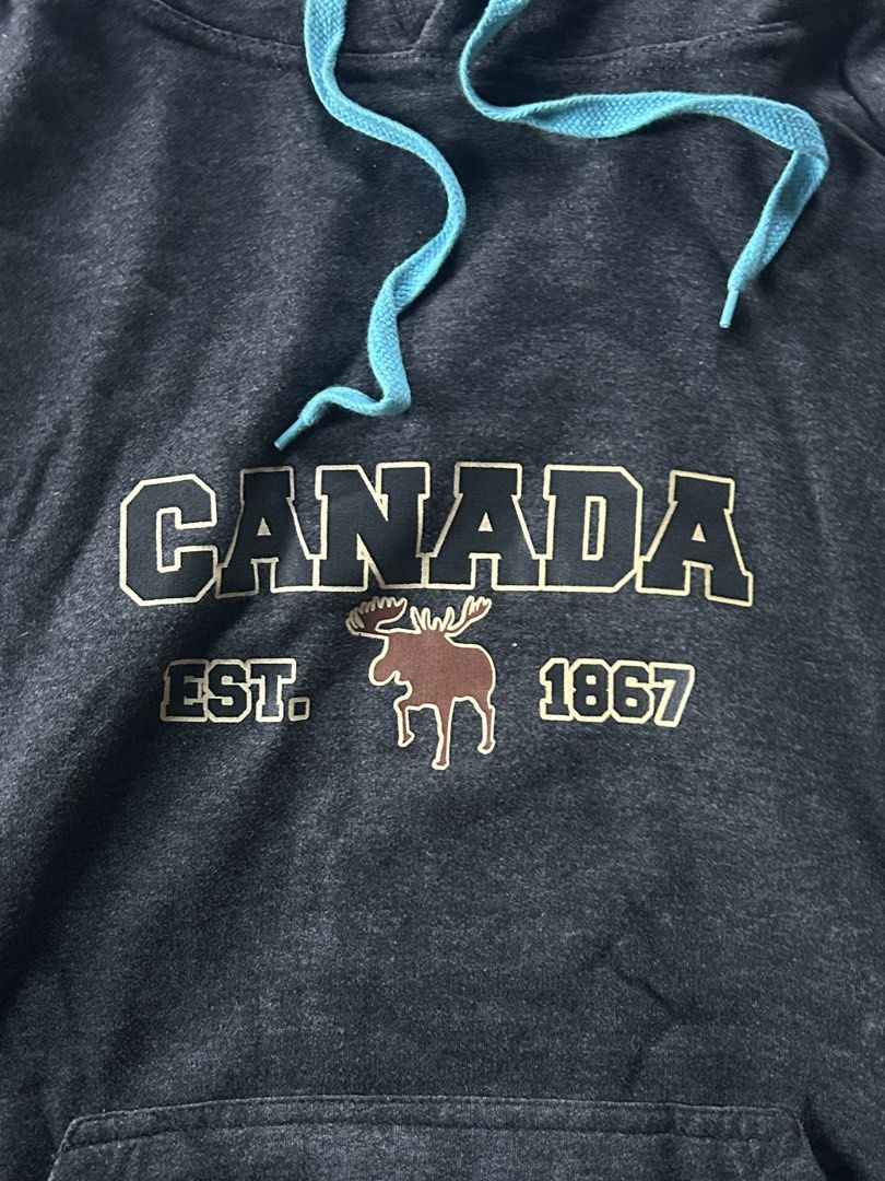 VINTAGE Canada Hoodie (Category: Hoodies) located in Pasig City. Submitted by bon.sells (Listing ID 1437120111, Image 2). Description: ✅ authentic 🩶🩵 gray and teal accents 🔥 good condition 📌 DETAILS: final price 400 lalamove delivery maya/gcash payment.