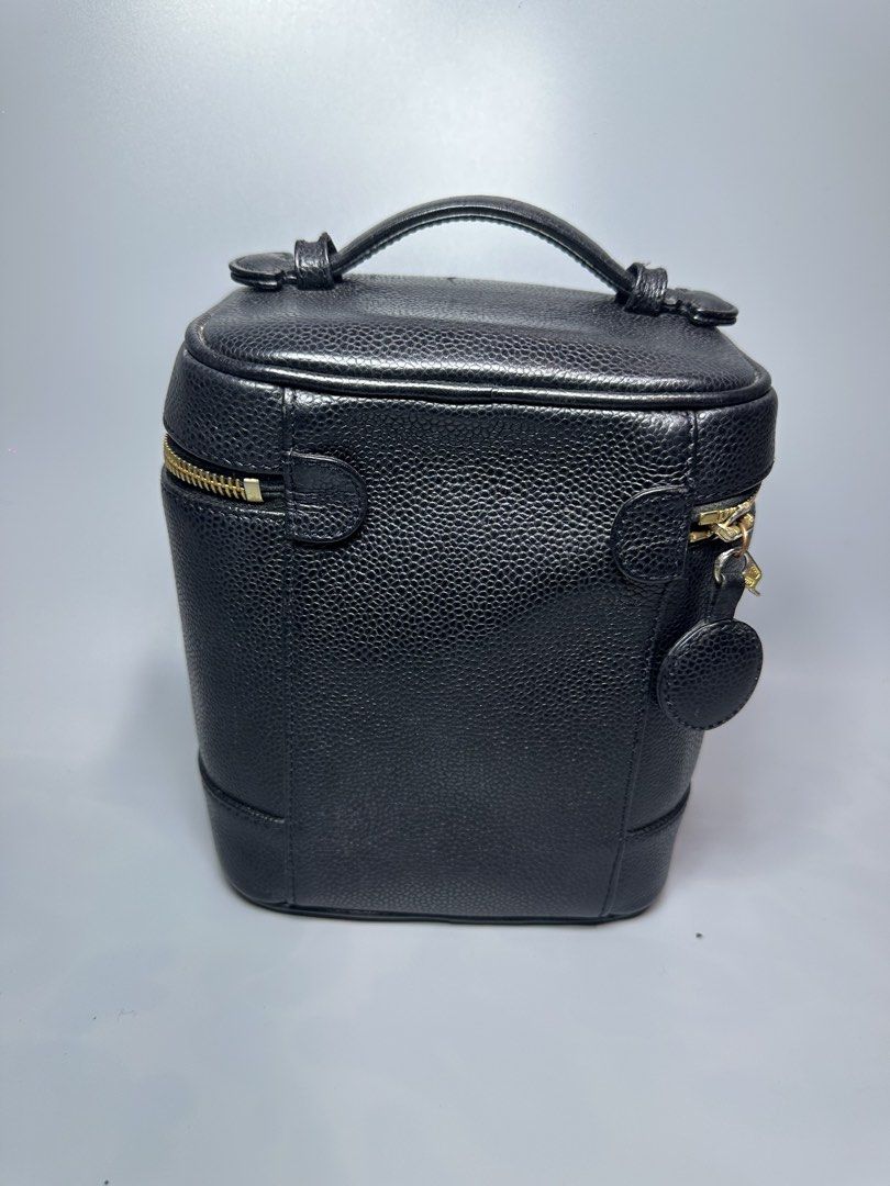 Vtg Chanel vanity bag (Category: Luxury Bags & Wallets) located in Atok. Submitted by fullroom.dgs (Listing ID 1437136238, Image 2). Description: Vtg Chanel vanity bag authentic rank ab issue zipper.