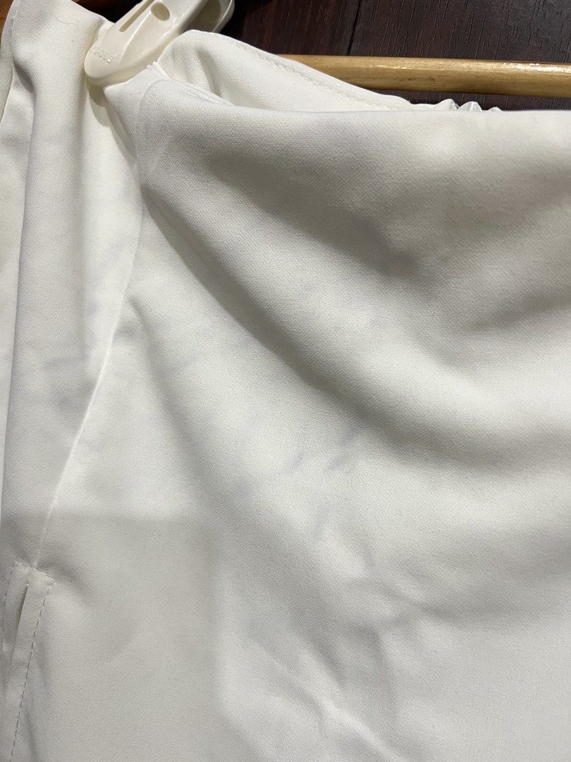 White Casual Skirt (Category: Skirts) located in Manila. Submitted by howiko12 (Listing ID 1437078054, Image 3). Description: .