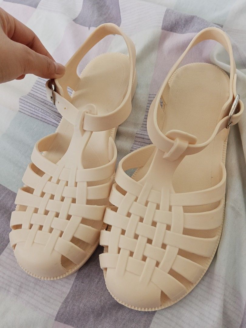 Woven Jelly Sandals - Size 7, 24cm (Category: Flats & Sandals) located in Makati City. Submitted by makati_metro (Listing ID 1437056105, Image 1). Description: Used once for about 2hrs. Still looks new. RFS: decluttering MOP: BPI, palawanpay Location: Makati Can ship via lalamove or j&t (41pesos lang usually).