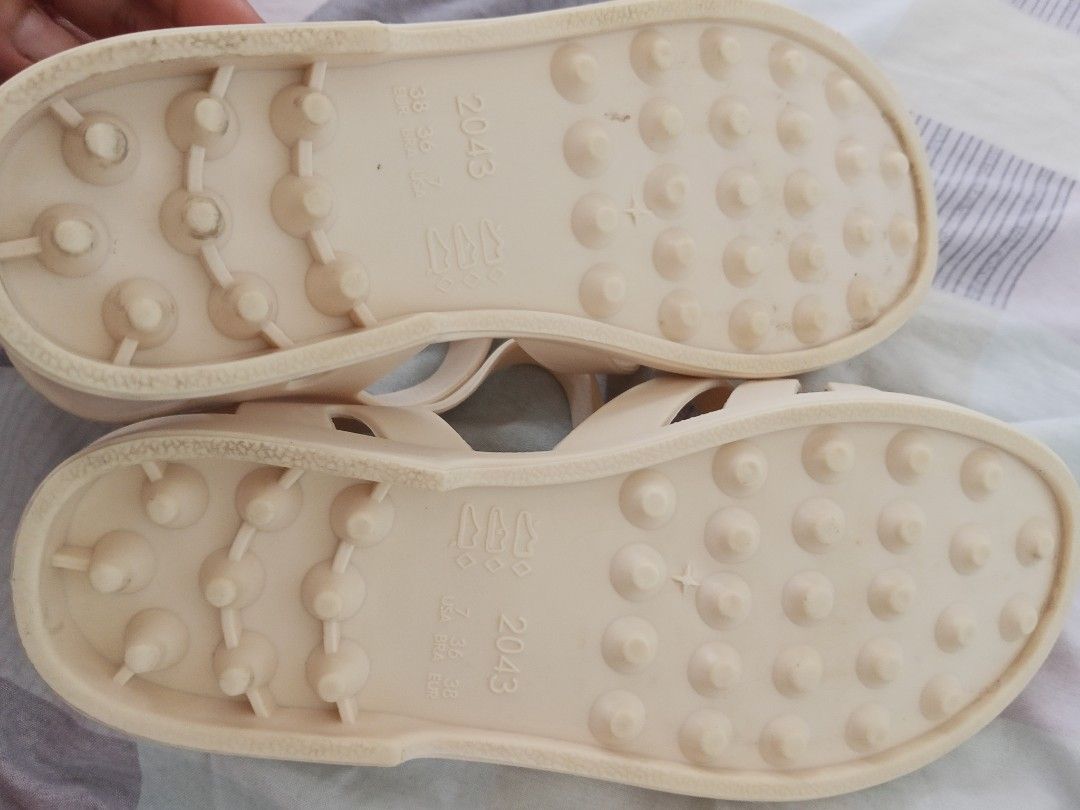 Woven Jelly Sandals - Size 7, 24cm (Category: Flats & Sandals) located in Makati City. Submitted by makati_metro (Listing ID 1437056105, Image 3). Description: Used once for about 2hrs. Still looks new. RFS: decluttering MOP: BPI, palawanpay Location: Makati Can ship via lalamove or j&t (41pesos lang usually).