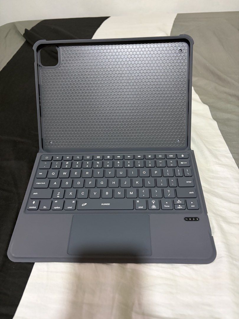 XUNDD Magnetic Detacheable Wireless Keyboard Case (Category: Cases & Sleeves) located in Rizal. Submitted by acevil (Listing ID 1437037774, Image 3). Description: Slightly used. For sale Php 2,500 (Negotiable) Compatible with Ipad Air 11” , Ipad Pro 11”.