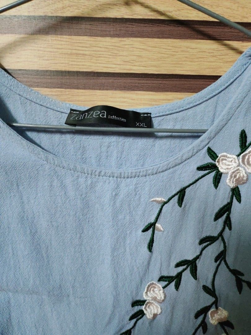 Zanzea Embroidered Sleeveless Top (Category: Sleeveless) located in Makati City. Submitted by mybentables (Listing ID 1437160040, Image 2). Description: - Zanzea light blue sleeveless top - Embroidered floral design - Round neckline - Size: XXL.