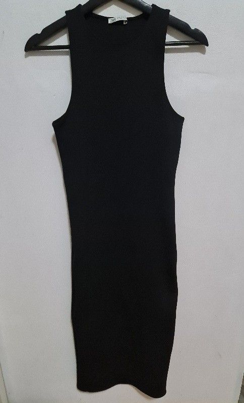 Zara Black Bodycon Midi Dress(Size S) (Category: Women's Clothes) located in Sydney. Submitted by desirably (Listing ID 1437169502, Image 2). Description: Zara Black Bodycon Midi Dress for $25. Size S but would fit more like a Size XS. Worn once&in excellent condition. Versatile and classy. Tight-fitting and stretchy. Pick up from Marrickville. Pls feel free to check out my other listings..