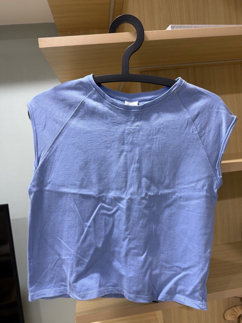 Zara Blue Top (Category: Babies & Kids Fashion) located in Mandaluyong City. Submitted by jpc0708 (Listing ID 1437132418, Image 1). Description: - Zara crop top in a lovely blue color - Size: Fits ages 13-14 (164cm height) - Measurements: Approximately 19 inches long, 16 inches across the chest - Features: Round neck and cap sleeves - Simple and stylish design.