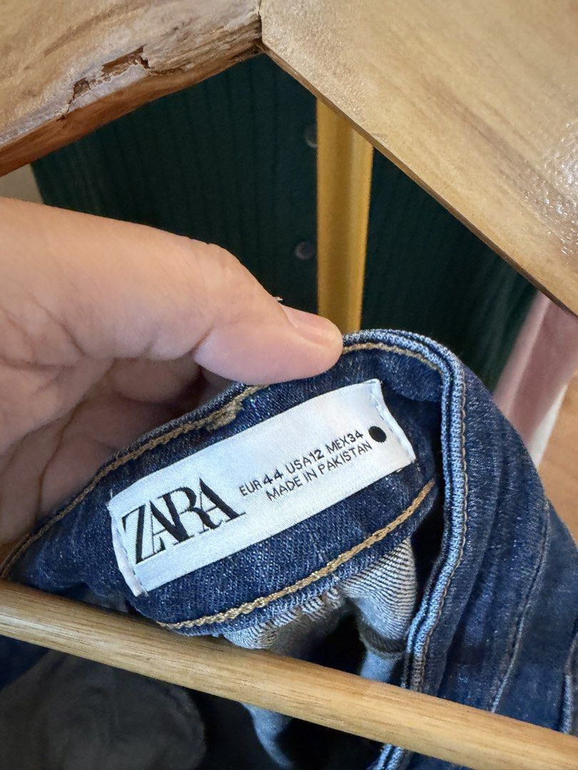Zara Denim Jeans - EUR 44 (Category: Jeans) located in Tarlac. Submitted by emoy3 (Listing ID 1437055298, Image 2). Description: - Zara dark wash denim jeans - Classic five-pocket design - Button and zipper closure - Straight leg cut - Made in Pakistan - Size: EUR 44, USA 12, MEX 34.