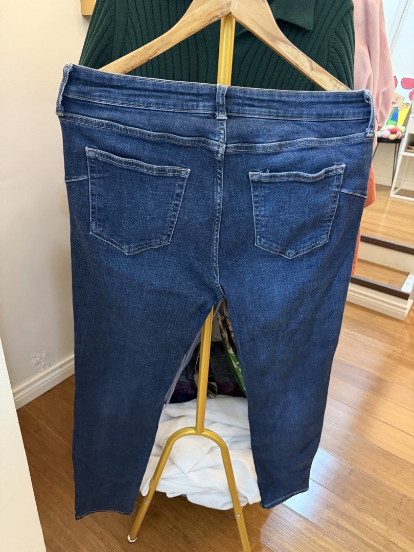 Zara Denim Jeans - EUR 44 (Category: Jeans) located in Tarlac. Submitted by emoy3 (Listing ID 1437055298, Image 3). Description: - Zara dark wash denim jeans - Classic five-pocket design - Button and zipper closure - Straight leg cut - Made in Pakistan - Size: EUR 44, USA 12, MEX 34.