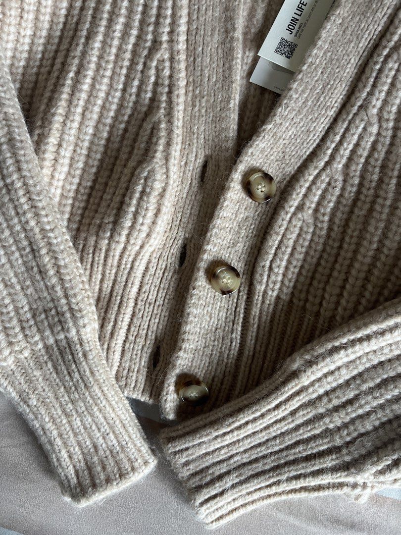 Zara Ribbed Knit Cardigan BNWT (Category: Coats, Jackets and Outerwear) located in Manila. Submitted by decluttering.md21 (Listing ID 1437020404, Image 2). Description: - Zara cardigan - Ribbed knit design - Button-up front - Long sleeves - Cropped fit - Neutral beige color - Size: Small - Brand new with tags - RFS: Decluttering.