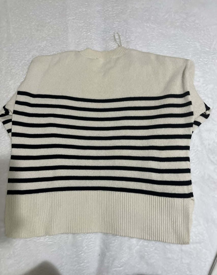 Zara striped crewneck sweater (Category: Coats, Jackets and Outerwear) located in Pasig City. Submitted by closet_reframe (Listing ID 1437193050, Image 3). Description: Zara striped crewneck sweater, used twice but overall the quality is good. Short, bag and shoes are also for sale! S: M.