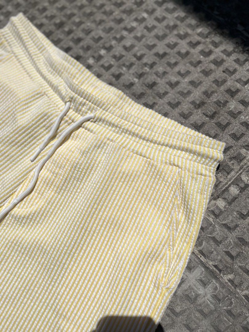 Zara Striped Shorts - XL (Category: Shorts) located in Meycauayan. Submitted by ben_declutter (Listing ID 1437073376, Image 2). Description: Zara Men Summer Shorts Size 34-36 Length 22 Like new 380 only.