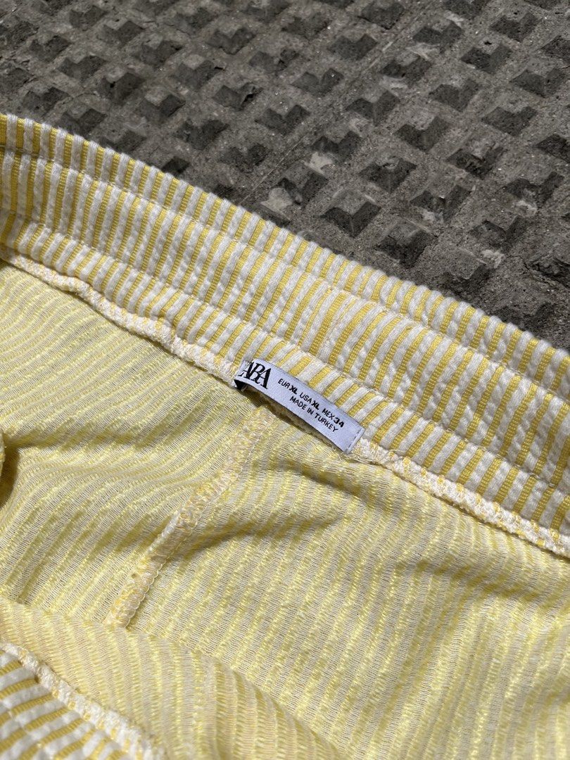 Zara Striped Shorts - XL (Category: Shorts) located in Meycauayan. Submitted by ben_declutter (Listing ID 1437073376, Image 3). Description: Zara Men Summer Shorts Size 34-36 Length 22 Like new 380 only.