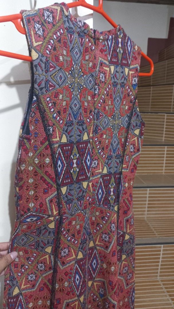 Zara Trafaluc Printed Dress (Category: Dresses) located in Gattaran. Submitted by uploadtounload (Listing ID 1437030127, Image 2). Description: - Zara Trafaluc dress - Size: S - Eye-catching geometric print in red, blue, and yellow - Round neckline - Long sleeves - Made in Turkey - Fabric: Polyester, Viscose, Elastane.