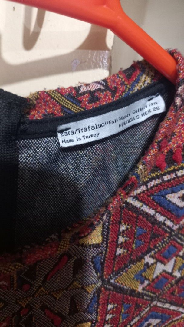 Zara Trafaluc Printed Dress (Category: Dresses) located in Gattaran. Submitted by uploadtounload (Listing ID 1437030127, Image 3). Description: - Zara Trafaluc dress - Size: S - Eye-catching geometric print in red, blue, and yellow - Round neckline - Long sleeves - Made in Turkey - Fabric: Polyester, Viscose, Elastane.