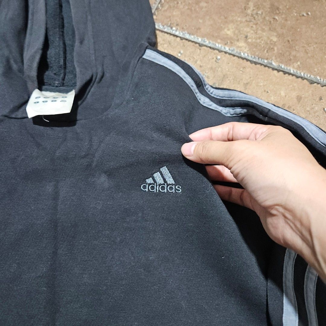 ADIDAS BLACK / GREY HOODIE M (Category: Coats, Jackets and Outerwear) located in Carmona. Submitted by simplestashph (Listing ID 1437252845, Image 2). Description: 0089 ADIDAS BLACK / GREY HOODIE M C 44 L 26.