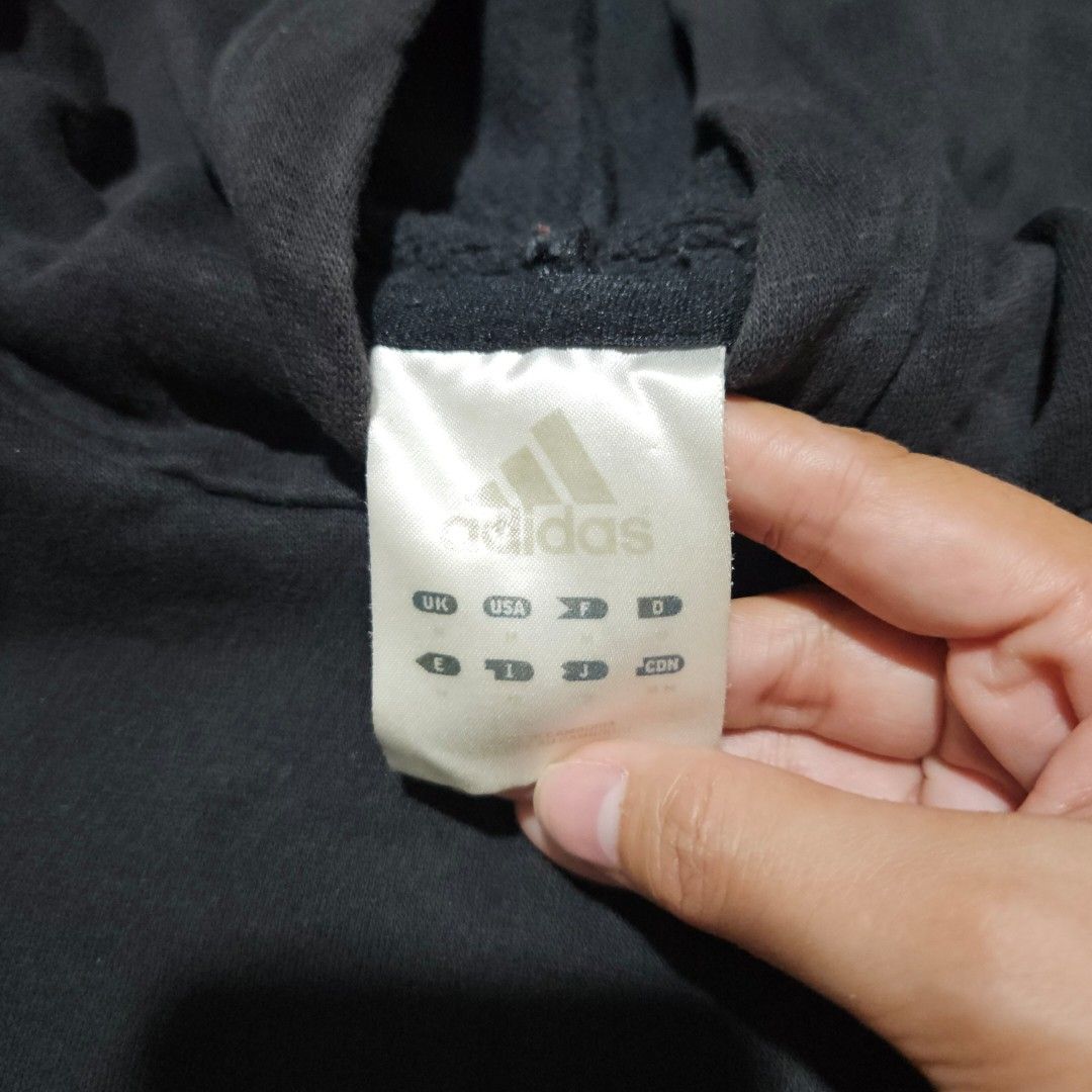 ADIDAS BLACK / GREY HOODIE M (Category: Coats, Jackets and Outerwear) located in Carmona. Submitted by simplestashph (Listing ID 1437252845, Image 3). Description: 0089 ADIDAS BLACK / GREY HOODIE M C 44 L 26.