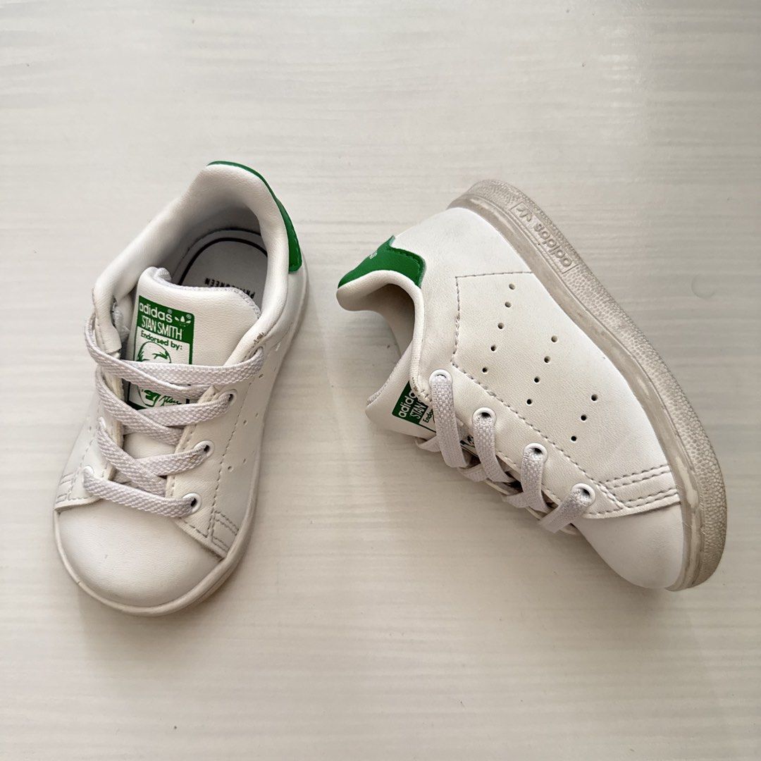 Adidas Stan Smith Toddler Shoes (Category: Babies & Kids Fashion) located in Cavite. Submitted by gccwardrobe (Listing ID 1437277349, Image 1). Description: - Adidas Stan Smith toddler shoes - Classic white with green accents - Size: 4K - Features Adidas logo - Made in India - APC 011001 02/23.