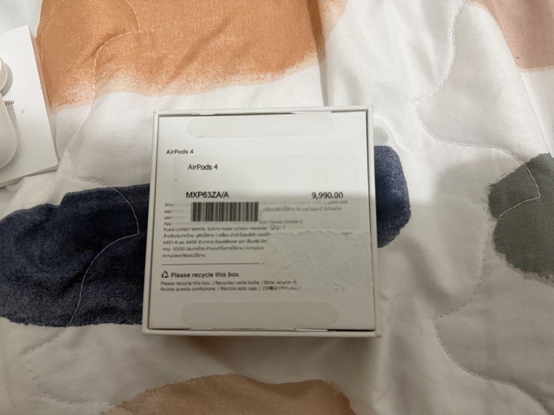 Air pods 4 (Category: Headphones & Headsets) located in Manila. Submitted by ilisel (Listing ID 1437335261, Image 3). Description: Like new use twice bought may 9.
