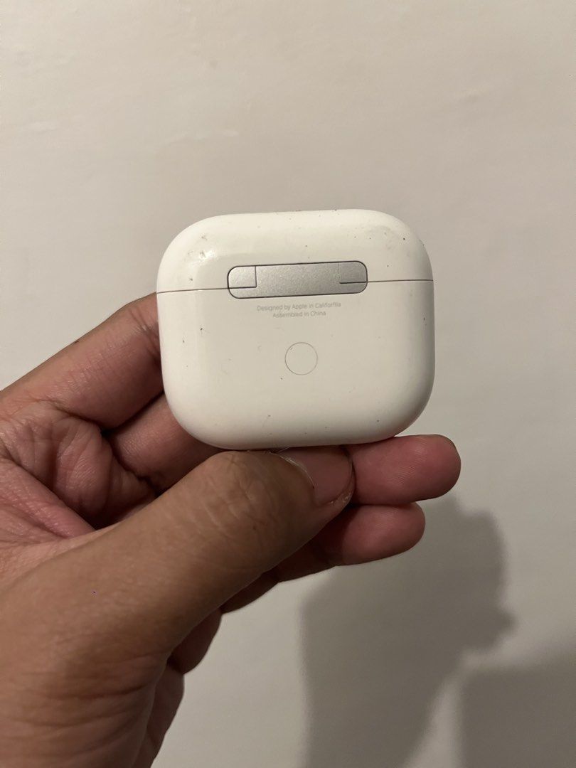 Apple AirPods (3rd Gen) No box (Category: Earphones) located in General Luna. Submitted by diamondzbloody.1 (Listing ID 1437215032, Image 1). Description: - Apple AirPods (3rd Generation). - AirPods in good working condition. Both Left and Right. No issue. - Charging case with scratches signs of wear. - fully functional and cleaned - Missing Box already - No lightning cable -Cleaned RFS: I prefer headphones Meetup on BGC or Market Market or deliv