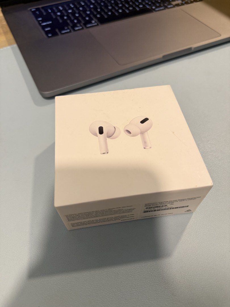 Apple Boxes (Category: Cases & Covers) located in Kuala Lumpur. Submitted by gamenow (Listing ID 1437245366, Image 1). Description: Empty boxes for collection purposes Magic pen 2 iPad Air iPhone cover iPad sleeves Take all for RM 100.