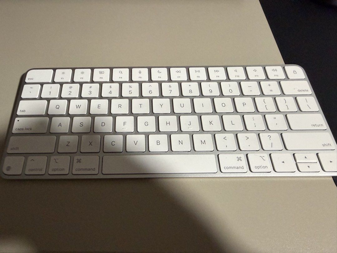 Apple Magic Keyboard - Silver451419076957972480
